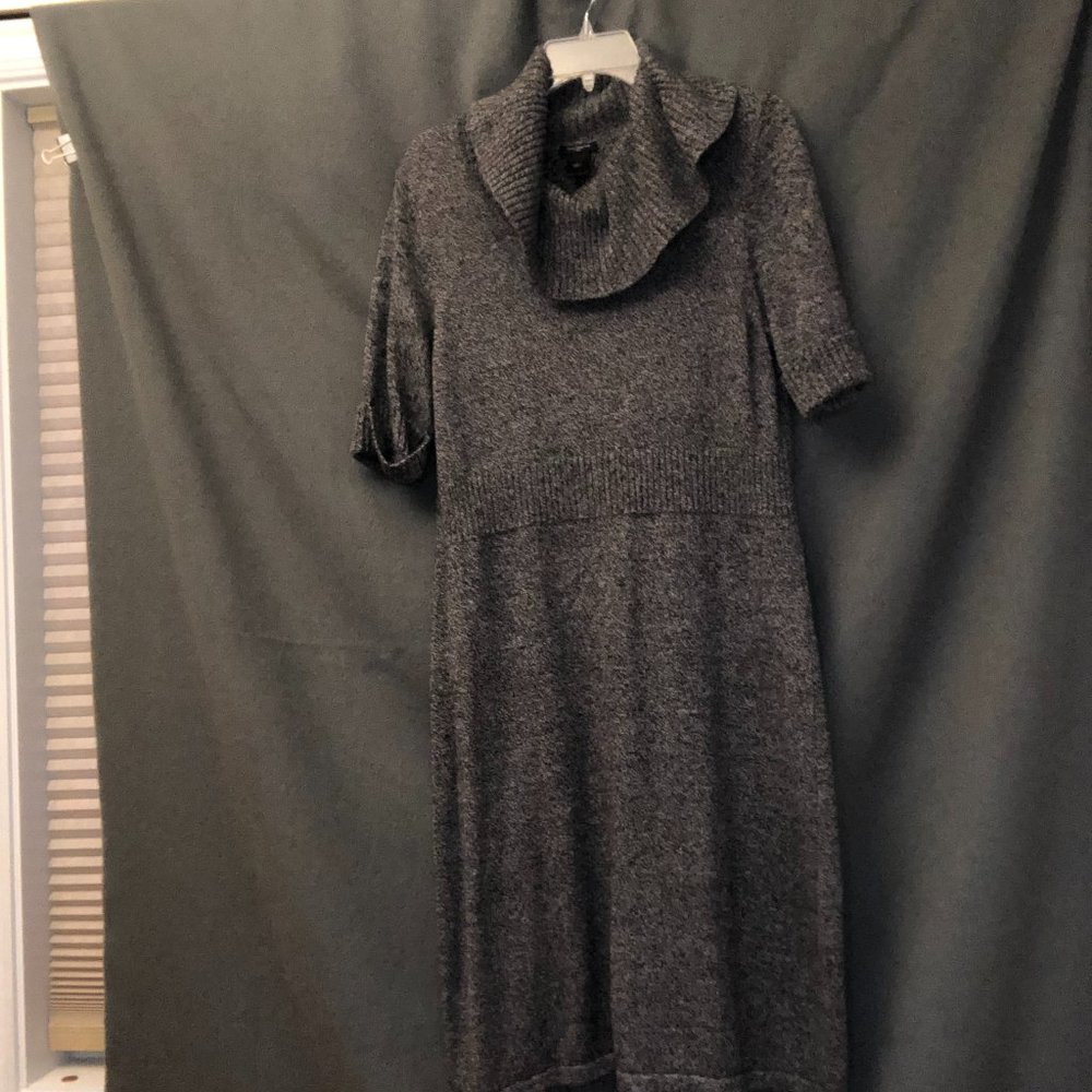 Ann Taylor gray knit dress, short sleeves and folding collar, M